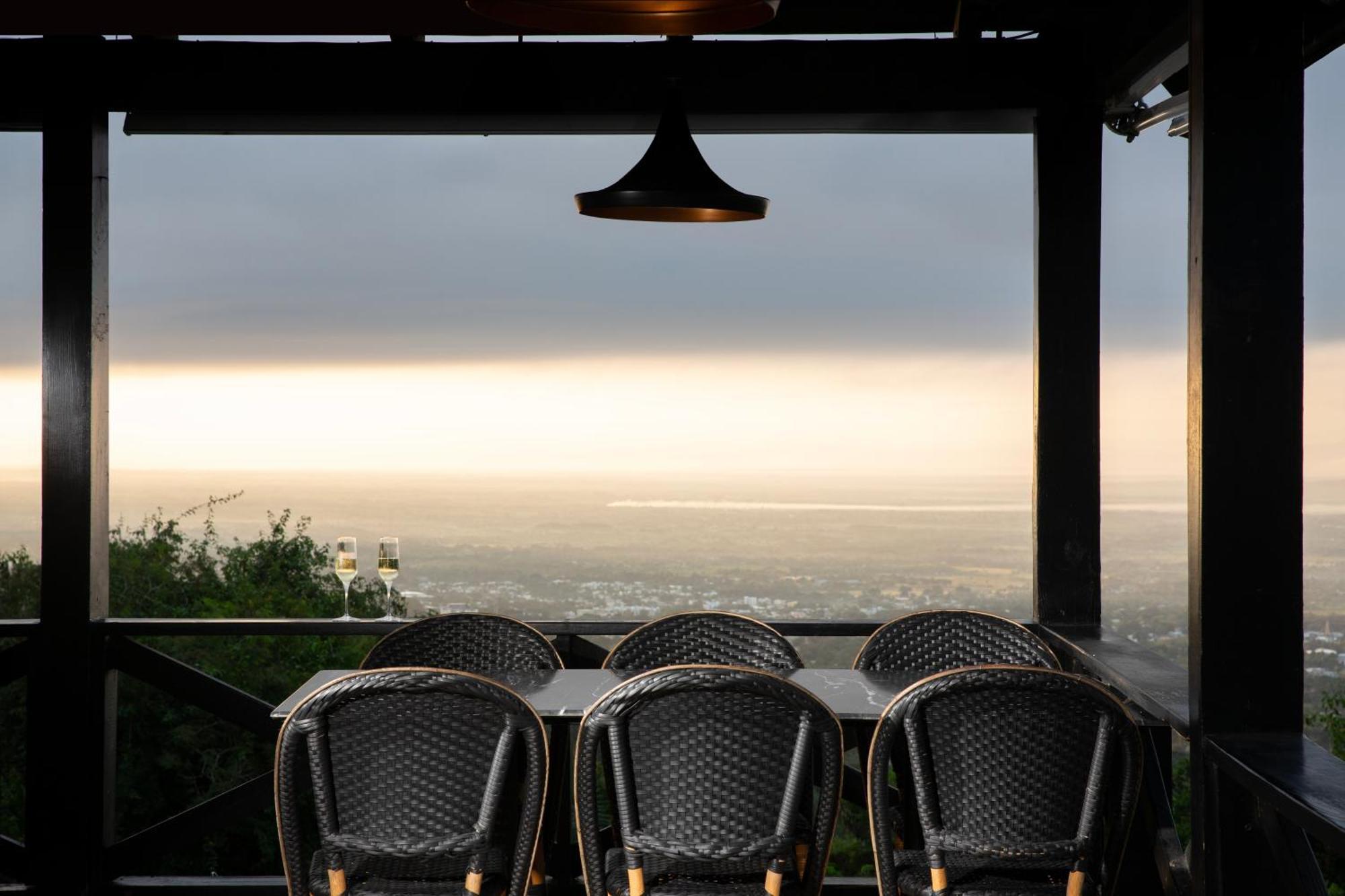 Hotel Camp David Ranch Santiago De Los Caballeros Exterior foto